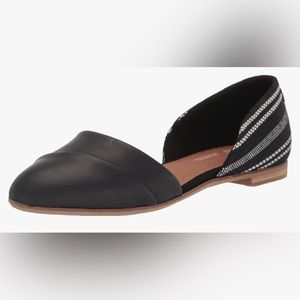 Size 7 TOMS flats
